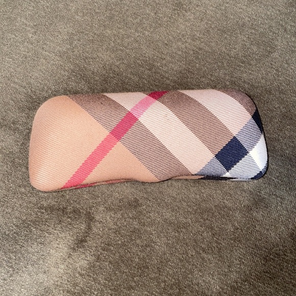 Burberry Sunglasses Checked Case ❤️ - Picture 2 of 5